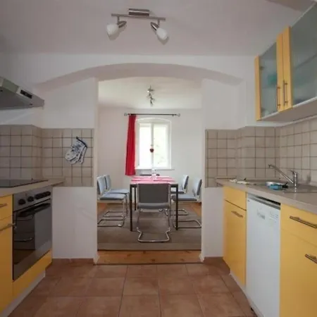Bauernhaushaelfte Ueber Zwei Etagen Mit Garten, In Ruhiger Lage Horka