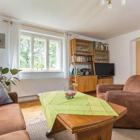 Bauernhaushaelfte Ueber Zwei Etagen Mit Garten, In Ruhiger Lage 펜션 *