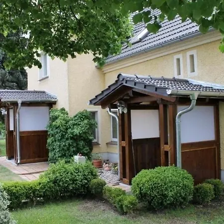 Bauernhaushaelfte Ueber Zwei Etagen Mit Garten, In Ruhiger Lage * Horka