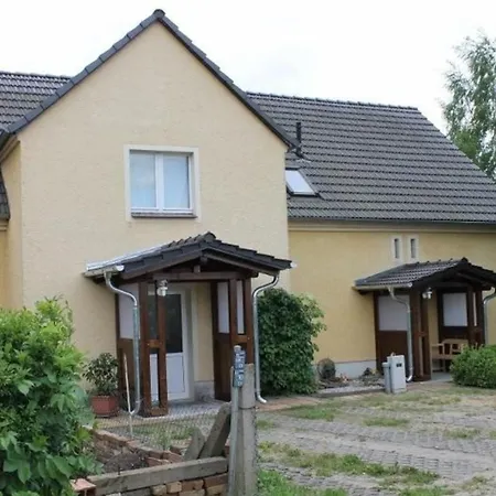 Bauernhaushaelfte Ueber Zwei Etagen Mit Garten, In Ruhiger Lage Дом отдыха Horka